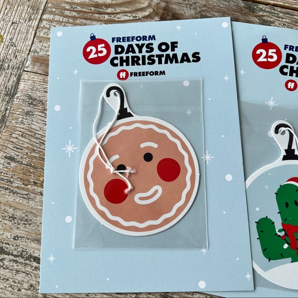 2021 DISNEYLAND DISNEY MERRIEST NIGHTS SOUVENIR PIN PLUS EXTRAS - Picture 4 of 8